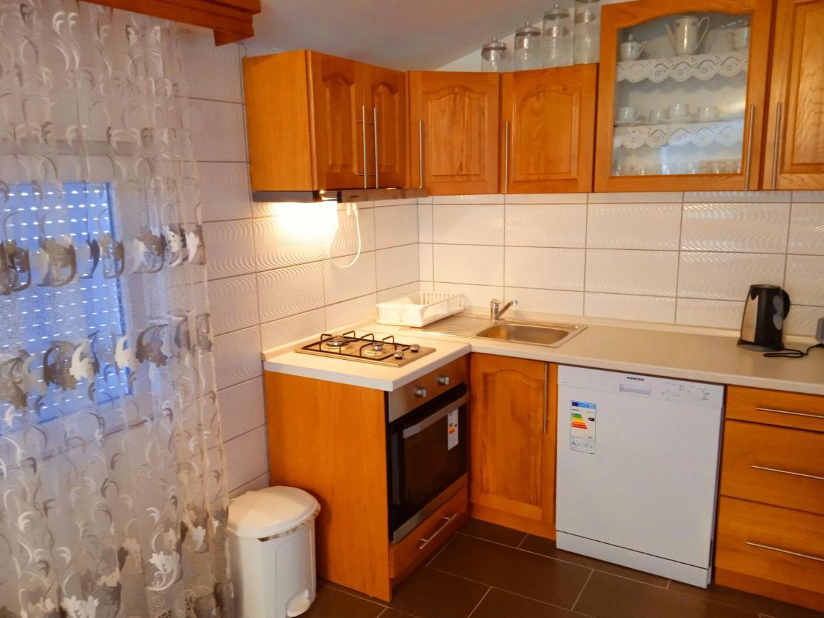 פרוי Apartman Josipa מראה חיצוני תמונה
