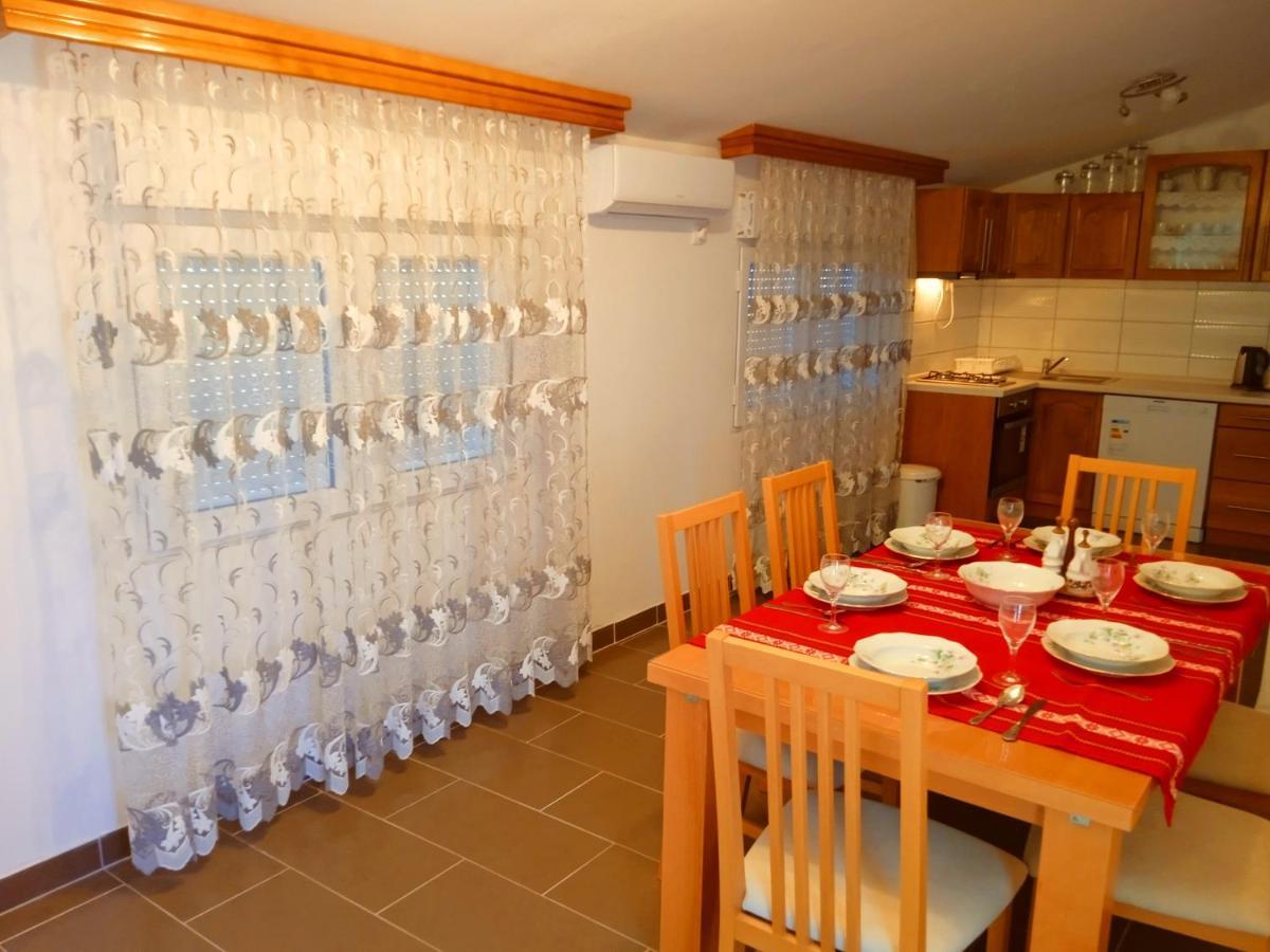 פרוי Apartman Josipa מראה חיצוני תמונה