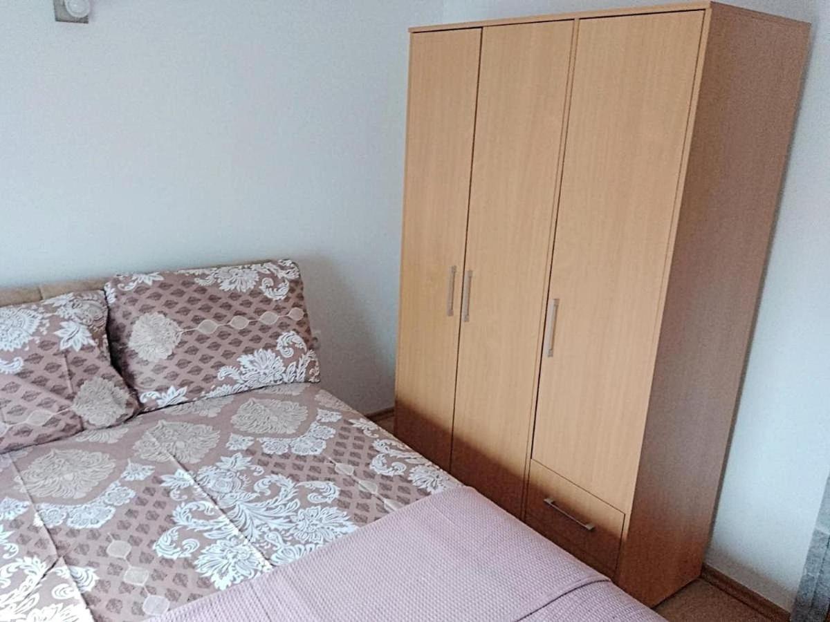 פרוי Apartman Josipa מראה חיצוני תמונה