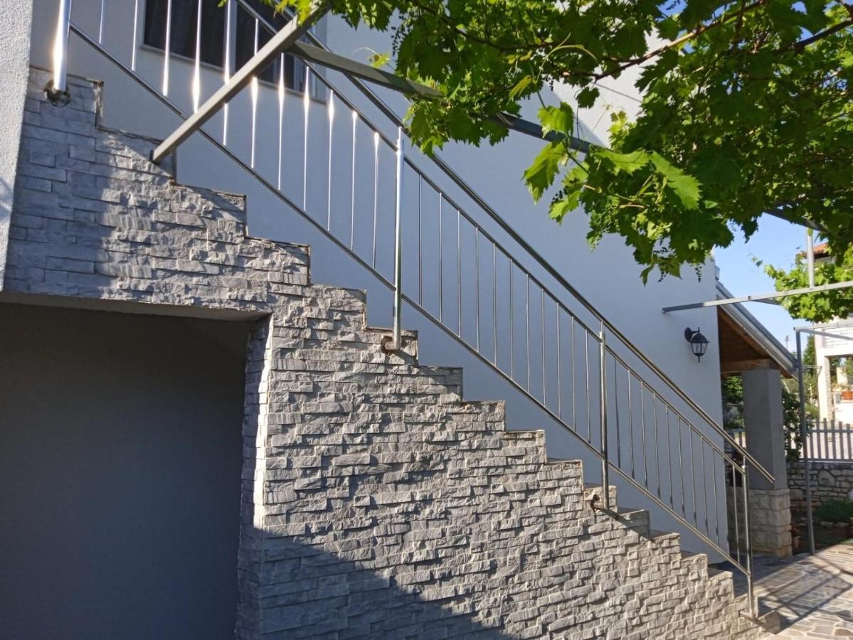 פרוי Apartman Josipa מראה חיצוני תמונה